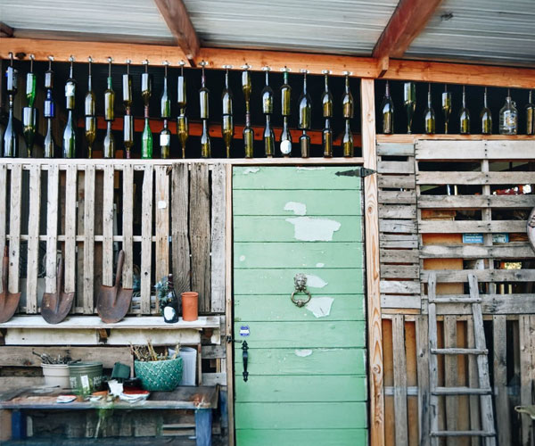 Building with decorative elements